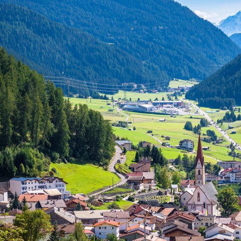 Sommer in Nauders. ☀️⛰️

Die Berge zeigen sich von ihrer schönsten Seite und rund um unser Aparthotel warten unzählige Möglichkeiten, den Sommer aktiv zu genießen. Ob Wandern, Biken oder einfach die frische Bergluft erleben – hier beginnt eure Auszeit.

Sichert euch jetzt euer Appartement und freut euch auf unvergessliche Sommertage in Nauders. 🤍