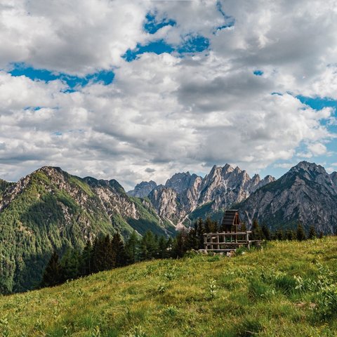 Tauche ein in die unberührte Schönheit der Natur in den Bergen Tirols - Nauders ist der perfekte Ort für deine nächste Auszeit! 📍🏔️

Buche jetzt deinen Urlaub und erlebe atemberaubende Landschaften, klare Bergluft und absolute Entspannung. 🌿

.

.

.

.

#hochlandmoments #AparthotelHochland #Naturpur #TirolLiebe
