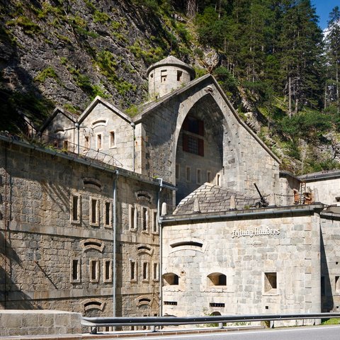 "Im Sommer wieder ein tolles Ausflugsziel \ud83c\udff0\u2600\ufe0f\n\nDie Festung Nauders mit Museum und F\u00fchrungen bietet spannende Einblicke in die Geschichte der Region und ist nur wenige Fahrminuten vom Aparthotel Hochland entfernt."