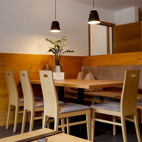 Mehr Platz für unvergessliche Sommertage. ☀️

Unsere Appartements sind der ideale Ausgangspunkt für euren Sommerurlaub in Nauders. Nach Wanderungen, Radtouren oder Ausflügen erwartet euch viel Platz zum Entspannen und Wohlfühlen. 🌿