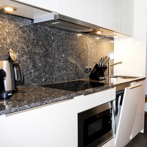Frühstücken, wann ihr möchtet, und den Tag ganz nach euren Vorstellungen gestalten. 🍽️

Unsere ausgestatteten Apartmentküchen geben euch die Freiheit, euren Urlaub im eigenen Rhythmus zu genießen. 😌