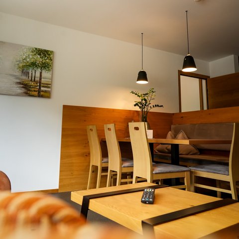Urlaub ohne festen Takt: spät frühstücken, lange zusammensitzen und jeden Tag so gestalten, wie es gerade passt. In unseren Appartements habt ihr den Platz und die Freiheit dafür. 🌿