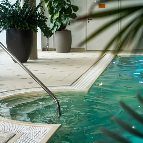 Der Alltag bleibt draußen – hier zählen nur Ruhe, Erholung und kleine Auszeiten, die lange nachwirken. Genau so fühlt sich Urlaub im Aparthotel Hochland an. ✨